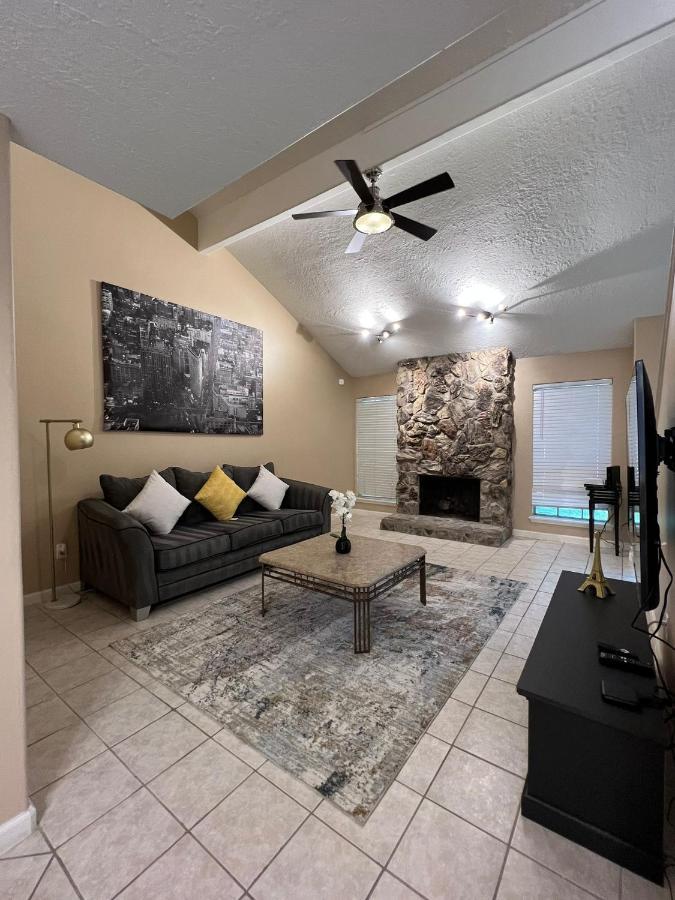 Centrally Located Houston Retreat! Sleeps 8, 10 Min To Downtown, Free Parking Extérieur photo