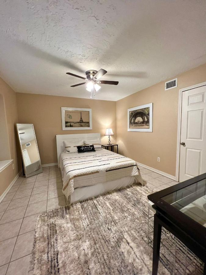 Centrally Located Houston Retreat! Sleeps 8, 10 Min To Downtown, Free Parking Extérieur photo
