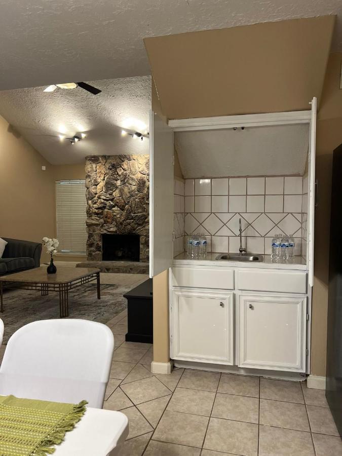 Centrally Located Houston Retreat! Sleeps 8, 10 Min To Downtown, Free Parking Extérieur photo