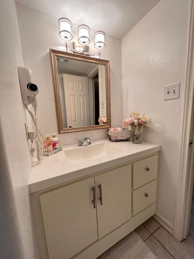 Centrally Located Houston Retreat! Sleeps 8, 10 Min To Downtown, Free Parking Extérieur photo