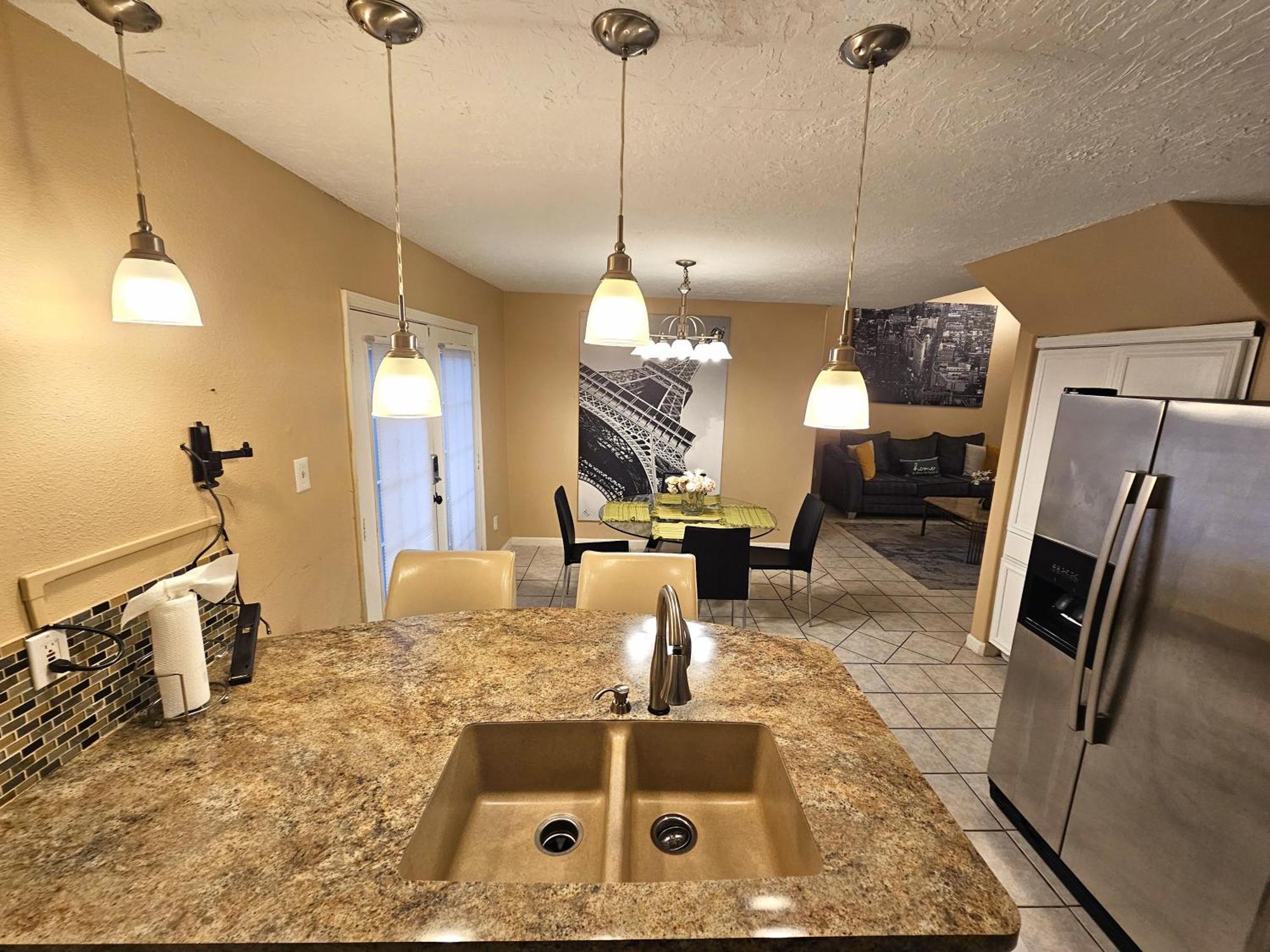 Centrally Located Houston Retreat! Sleeps 8, 10 Min To Downtown, Free Parking Extérieur photo